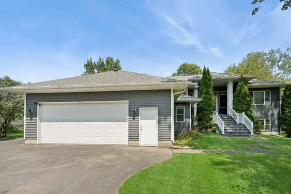 118 S Shannon DR, Shakopee, MN 55379