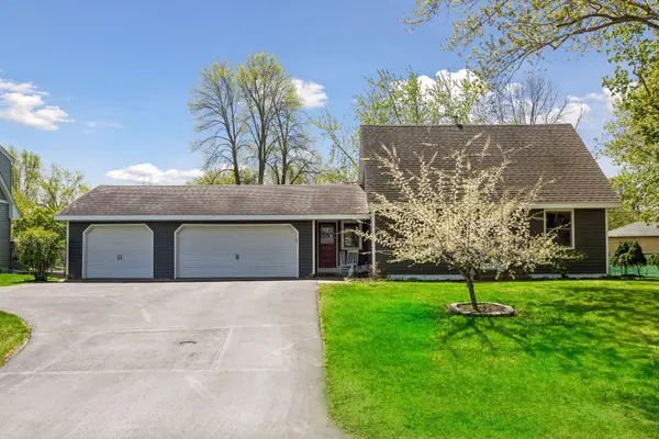 912 Woody LN NW, Coon Rapids, MN 55448