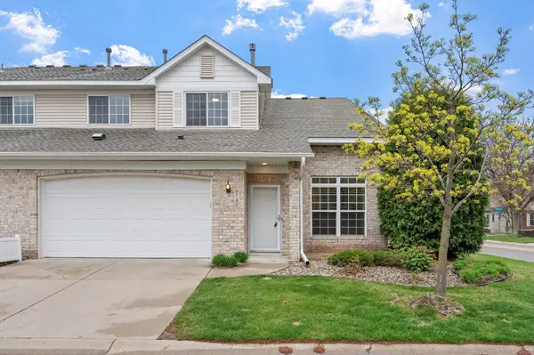 9741 Belmont LN, Eden Prairie, MN 55347