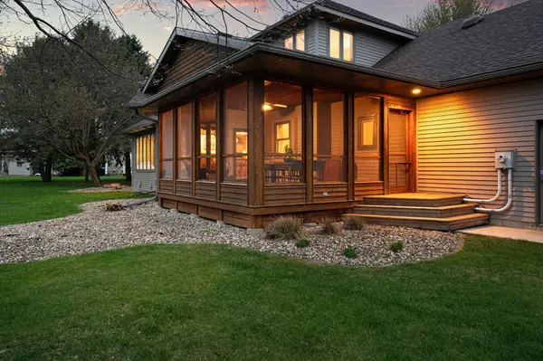 805 27th ST SW, Austin, MN 55912
