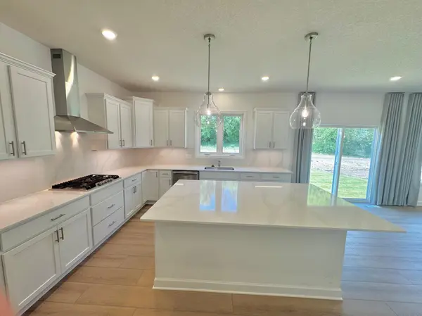 2704 Aspen DR, Shakopee, MN 55379