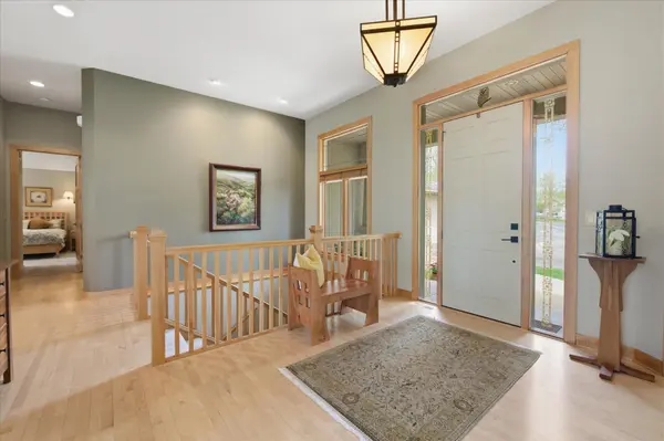 9447 Woodridge CT, Savage, MN 55378