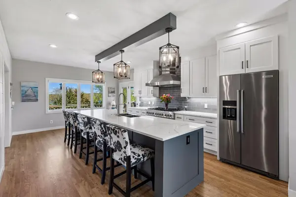 3861 Lone Cedar LN, Chanhassen, MN 55318