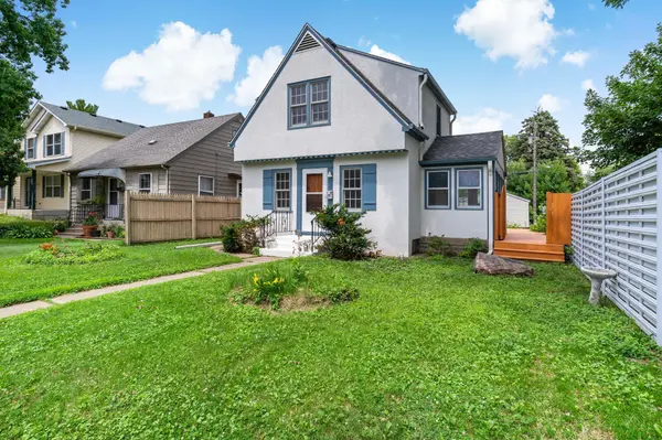 1212 4th ST N, South Saint Paul, MN 55075