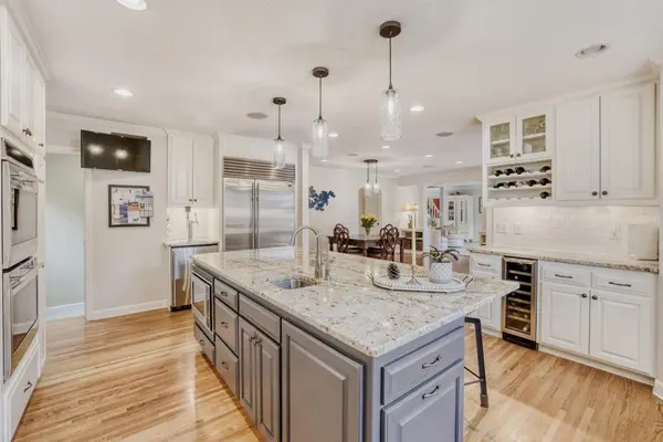 65 Interlachen LN, Excelsior, MN 55331