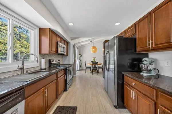 7270 Timber LN N, Maple Grove, MN 55369