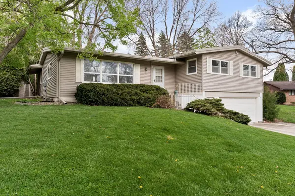 2115 Linn DR, Owatonna, MN 55060