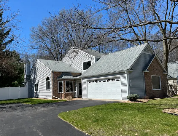 5699 Donegal DR, Shoreview, MN 55126