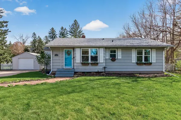 304 Lion LN, Shoreview, MN 55126