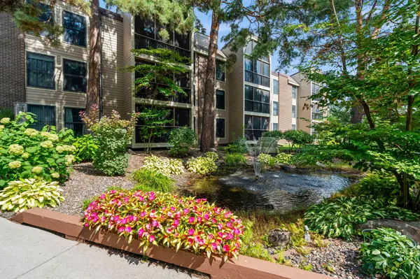 8549 Irwin RD #239, Bloomington, MN 55437