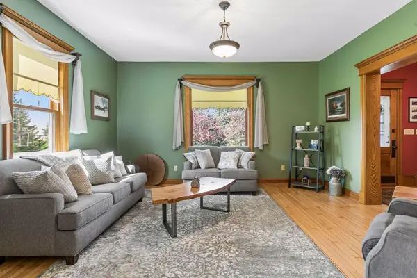 978 Lake Elmo AVE N, Lake Elmo, MN 55042