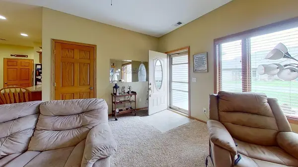 1614 Thunderbird RD, Marshall, MN 56258