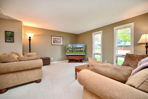 1614 Valley View DR, Winona, MN 55987