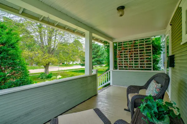 1850 Birch Lake AVE, White Bear Lake, MN 55110