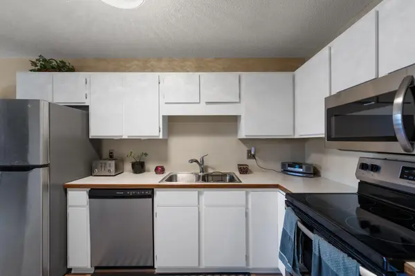 7601 W 101st ST #302, Bloomington, MN 55438