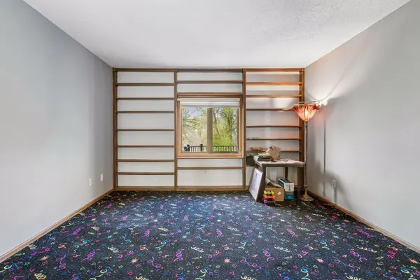 3655 Urbandale LN N, Plymouth, MN 55446
