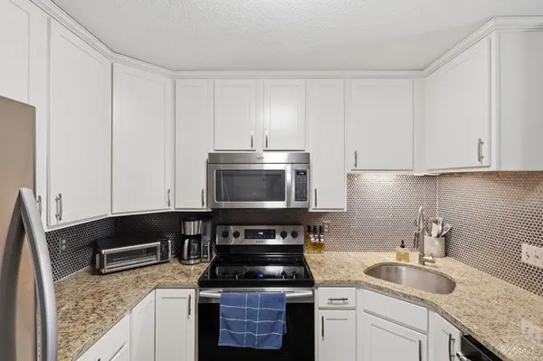 4126 Goldenrod LN N, Plymouth, MN 55441