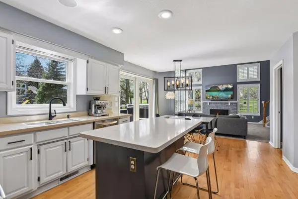 8135 Long Meadow Pointe, Eden Prairie, MN 55347