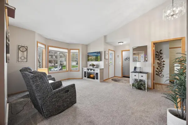 1304 Eagle Ridge DR, Saint Joseph, MN 56374