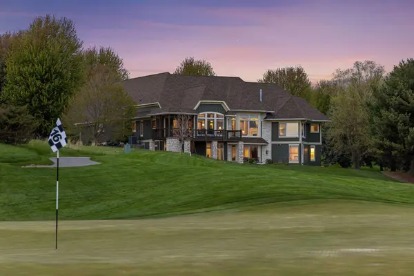 345 Lindsay RD, Hudson, WI 54016