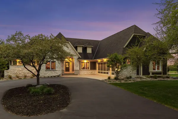 345 Lindsay RD, Hudson, WI 54016