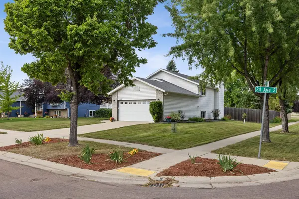 2601 24th AVE S, Fargo, ND 58103
