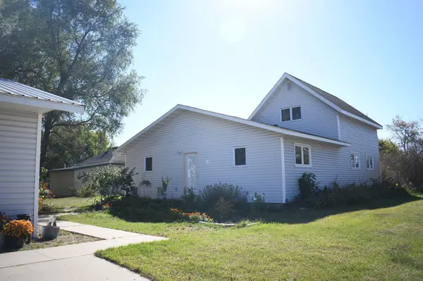 20 Elm AVE NE, Menahga, MN 56464
