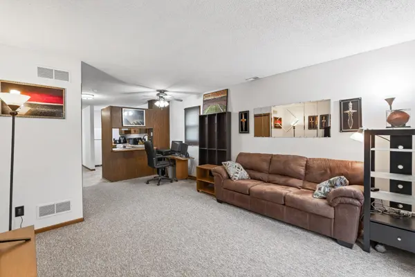 852 Woodgate DR #216, Vadnais Heights, MN 55127