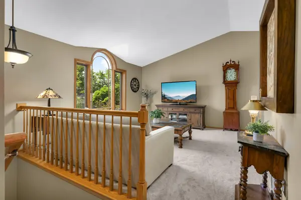 1255 Doe CIR, White Bear Lake, MN 55110