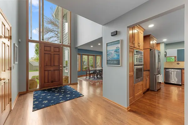 5498 Maple Ridge CT, Hopkins, MN 55343