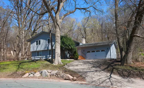 1204 Carlson Lake LN, Eagan, MN 55123