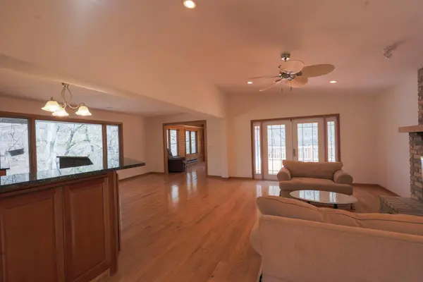 1204 Carlson Lake LN, Eagan, MN 55123