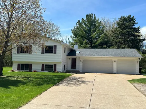 7779 Meadowview TRL, Lino Lakes, MN 55014