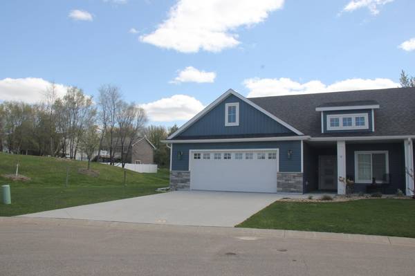 900 11th PL NW, Kasson, MN 55944