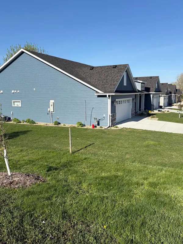 900 11th PL NW, Kasson, MN 55944