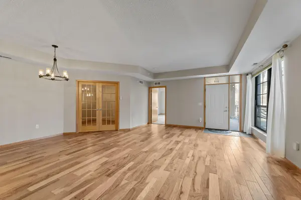 825 Berry ST #103, Saint Paul, MN 55114