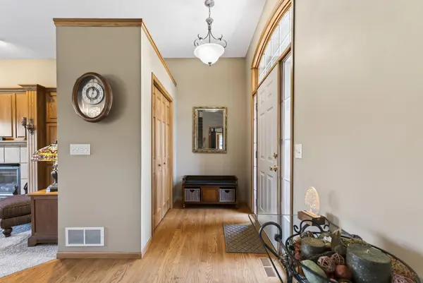 1135 S Trappers XING, Lino Lakes, MN 55038