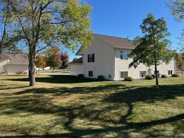 1053 Prairie View DR SW, Hutchinson, MN 55350