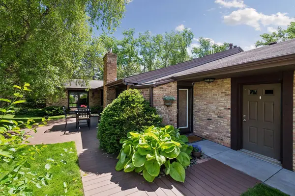 1151 Black Oaks LN N, Plymouth, MN 55447