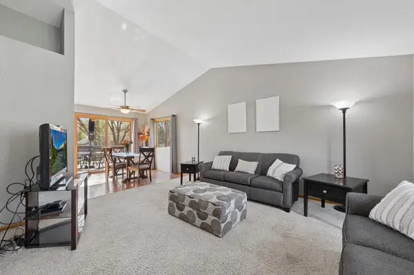 8922 Quinwood LN N, Maple Grove, MN 55369