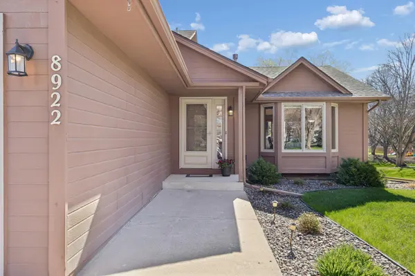 8922 Quinwood LN N, Maple Grove, MN 55369