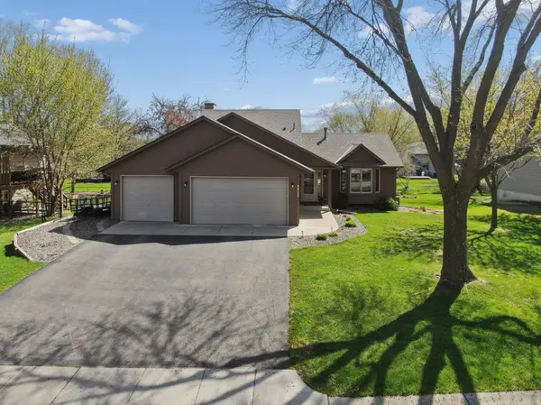 8922 Quinwood LN N, Maple Grove, MN 55369