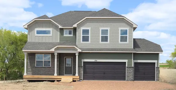 1741 Oak Creek PASS, Chaska, MN 55318