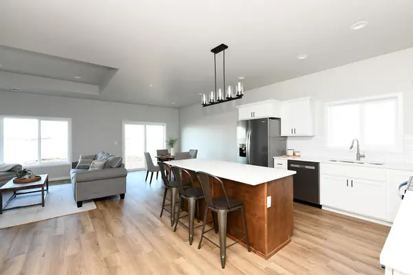 6808 Deer Creek LOOP, Horace, ND 58047