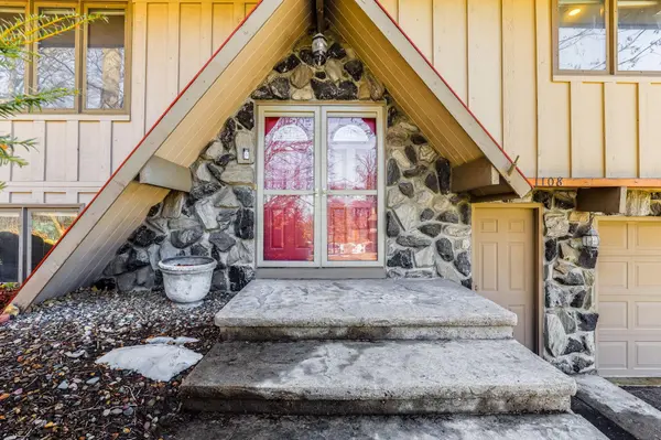 1108 Lacota CIR, Burnsville, MN 55337