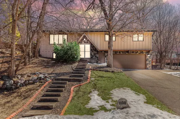 1108 Lacota CIR, Burnsville, MN 55337