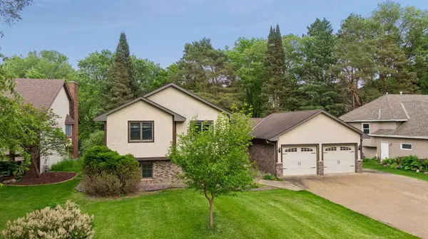 1326 Griffin AVE, Mahtomedi, MN 55115