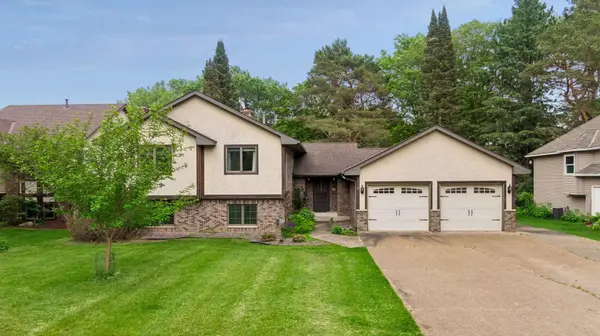 1326 Griffin AVE, Mahtomedi, MN 55115