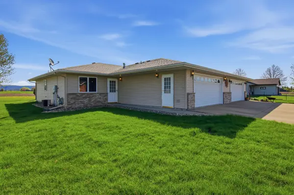 1709 Hiawatha DR E, Wabasha, MN 55981
