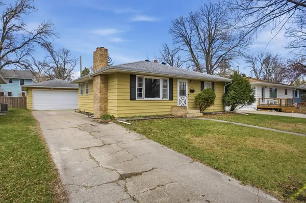 1221 Elm ST S, Moorhead, MN 56560